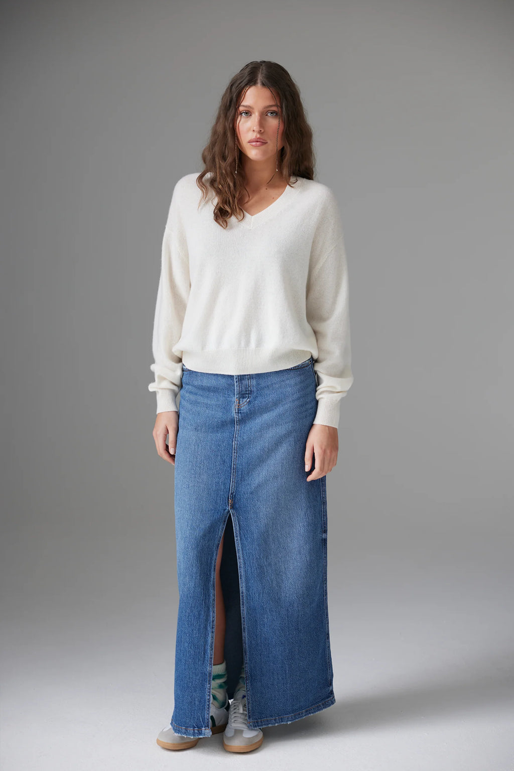 "Colorush Malibu V-Neck Sweater in pure cashmere, relaxed fit"

"Soft cashmere Malibu V-Neck Sweater by Colorush, flattering fit"

"Sustainable Colorush Malibu V-Neck Sweater, OEKO-TEX certified"

"Timeless cashmere Malibu V-Neck Sweater with relaxed silhouette"

"Classic Colorush Malibu V-Neck Sweater, lightweight and breathable"

"Colorush Malibu V-Neck Sweater, machine washable cashmere"

"Ethically crafted Malibu V-Neck Sweater in pure cashmere"

"Malibu V-Neck Sweater by Colorush, perfect for layering 