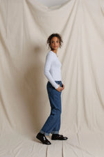 Load image into Gallery viewer, Perfect White Tee Flora
