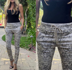 Bevy Flog Shely Pant in Beige and Black Python Print